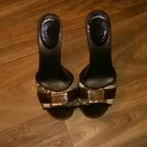 Black and Tan Couch Poppy pumps